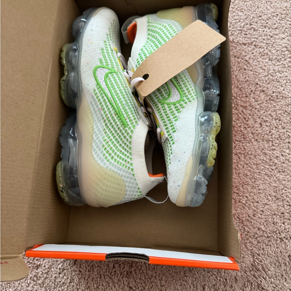 Women's Nike Air Vapormax - Picture 3 of 5